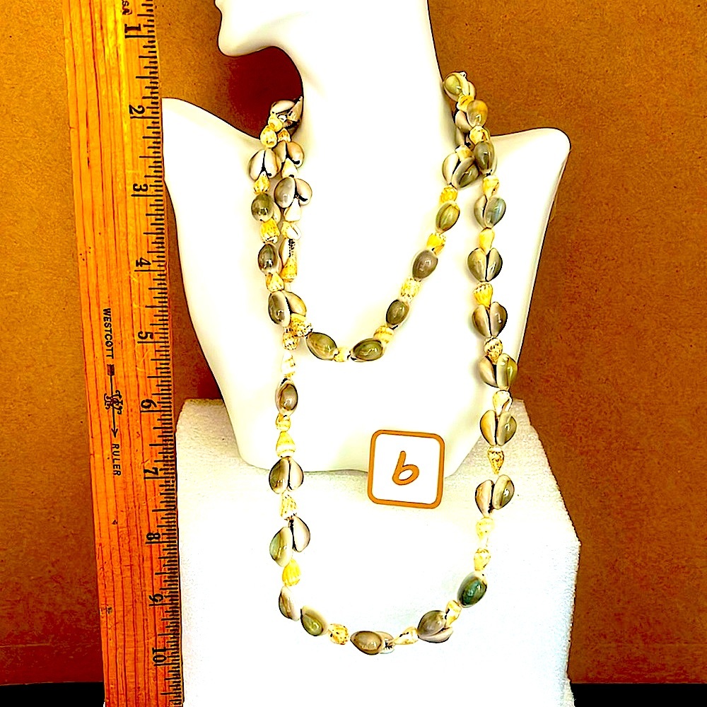Cowrie Shell/SeaSnail Shell Mix Necklace Market - Picture 4 of 9
